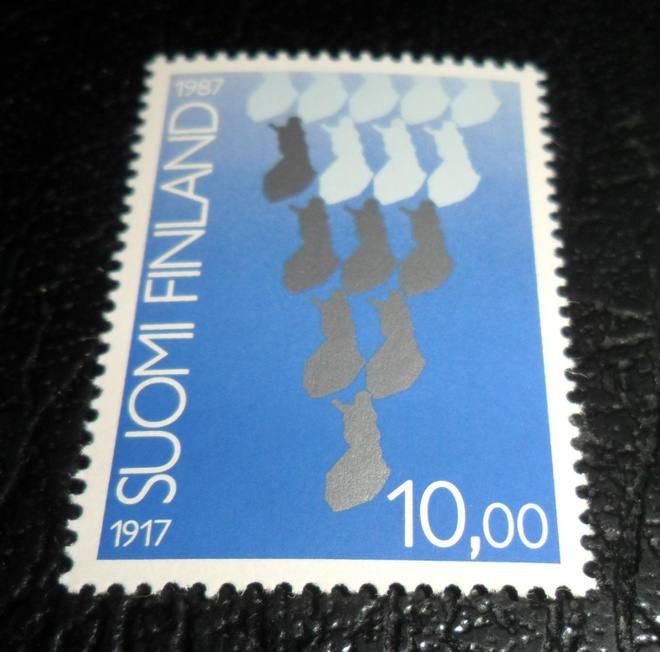 LAPE 1027 ** SUOMEN ITSENÄSYYS 70 VUOTTA 1987 POSTI TUORE