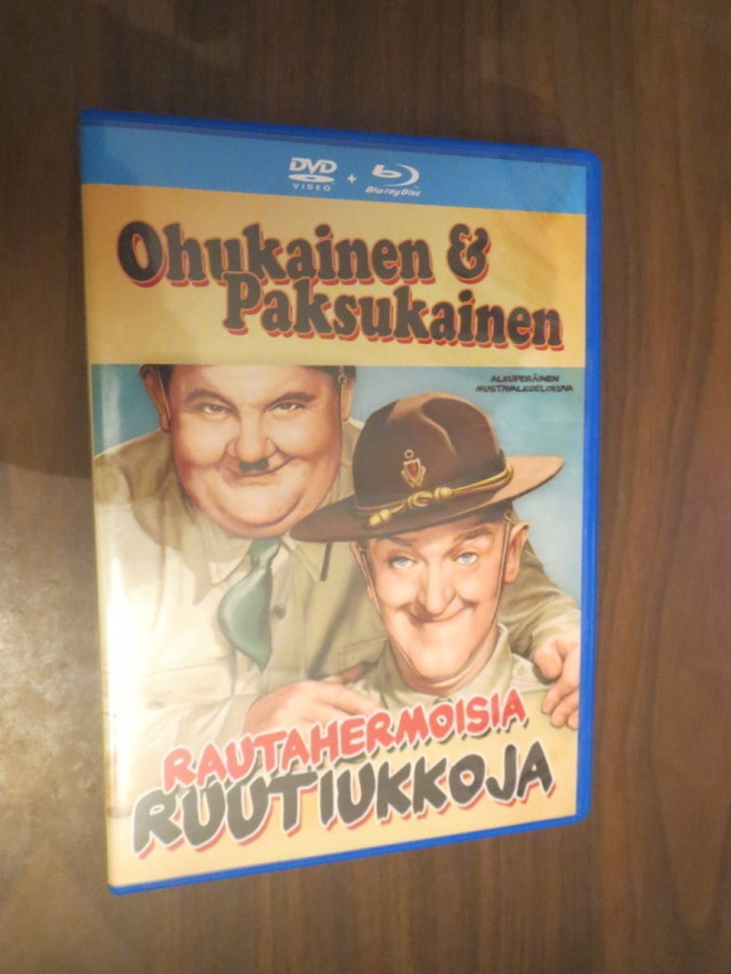 M. Banks: Rautahermoisia ruutiukkoja DVD + Blu-Ray