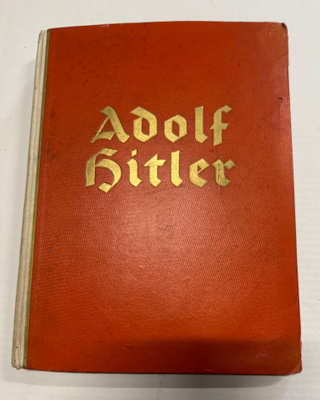 Adolf Hitler tupakkakuvakirja