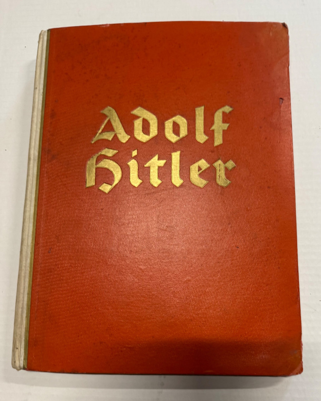 Adolf Hitler tupakkakuvakirja