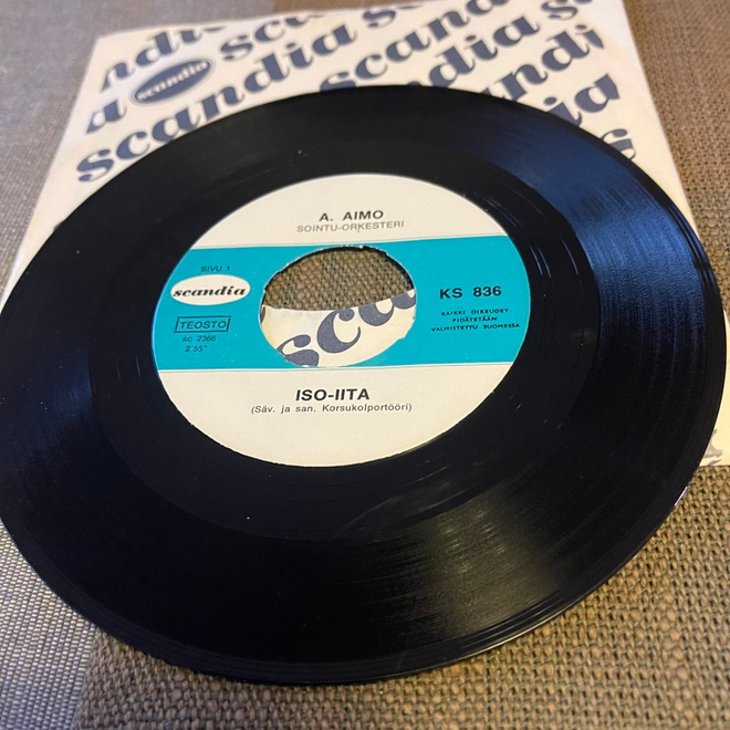 A,AIMO: Iso-Iita * Lyhdyn alla * FIN 1970