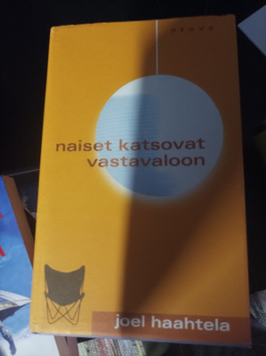 Joel Haahtela Naiset katsovat vastavaloon