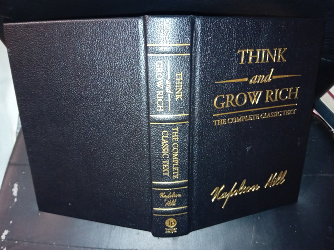 Napoleon Hill : Think and Grow rich ( SIS POSTIKULU  )