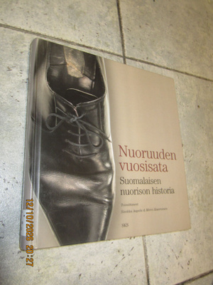 Aapola & kaarninen : Nuoruuden vuosisata