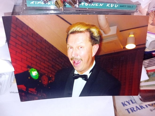 Valokuva Lasse Hoikka ( SIGNED  / NIMIKIRJOITUS  ) SIS POSTI