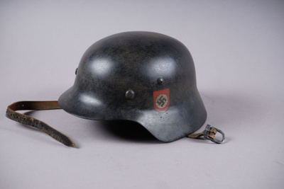 1220. Stahlhelm M40, Waffen-SS -kypärä, Saksa.