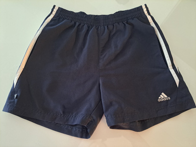 Adidas shortsit koko 140cm