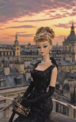 Barbie parvekkeella, kaupunkinäkymä (postikortti)