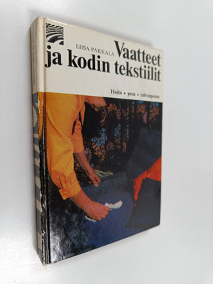 Liisa Pakkala : Vaatteet ja kodin tekstiilit