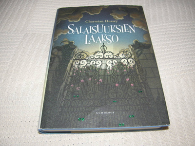 Charmian Hussey Salaisuuksien laakso -sid