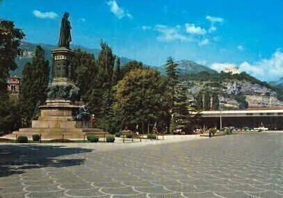 Italia Trento Danten patsas
