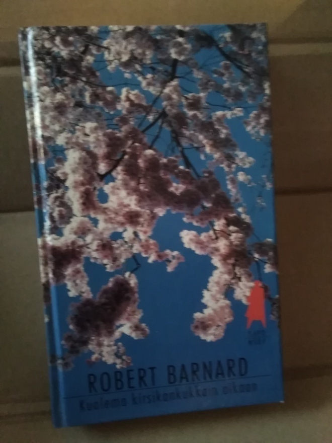Robert Barnard: Kuolema kirsikankukkain aikaan -Sapo-