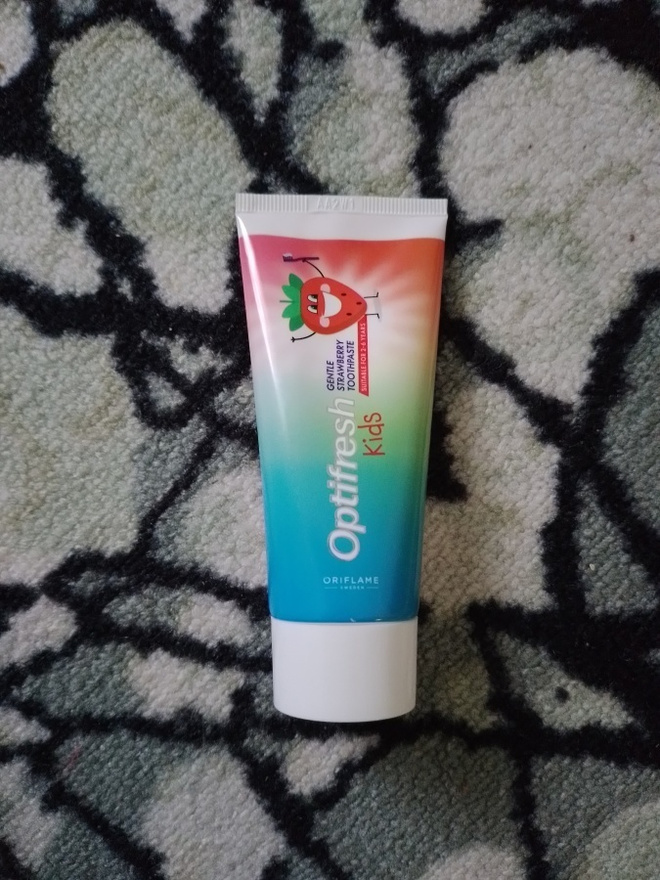~Oriflame Kids Gentle -mansikanmakuinen hammastahna~