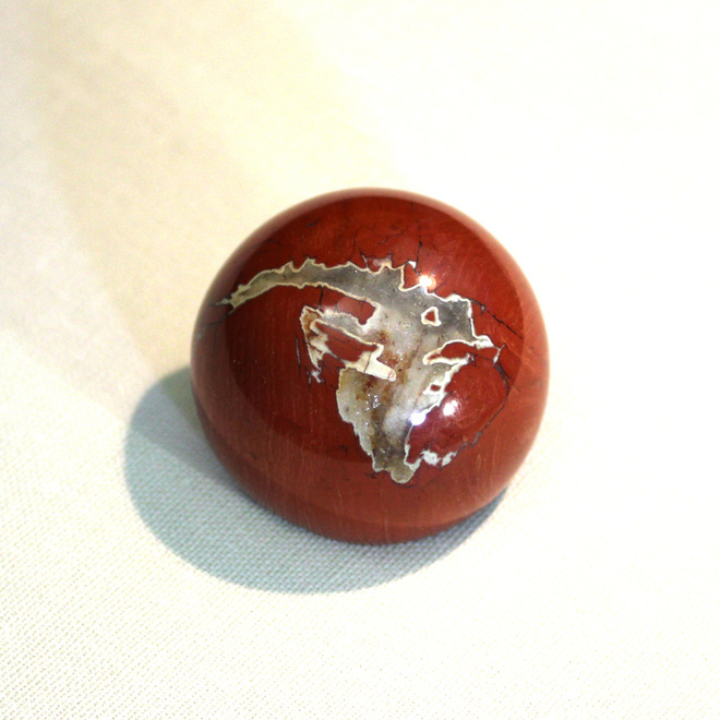 Jaspis 186.80 karaattia pyöreä cabochon 37.6 x 18.0 mm