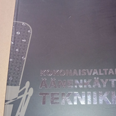 Sadolin : Kokonaisvaltaisen äänenkäytön tekniikka ( SIS POS