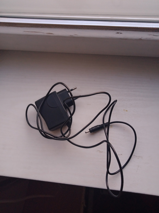 Doro HKA00605055-3B vanha laturi, 3mm plug.