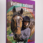 C. S. Adler : Velmu ratsuni Sassy - pikkukuva 1