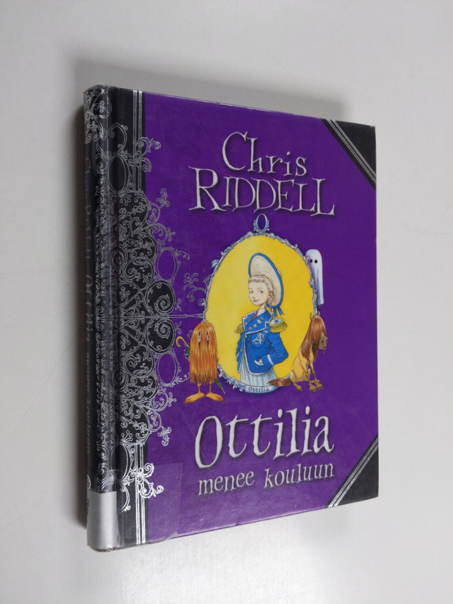 Chris Riddell : Ottilia menee kouluun