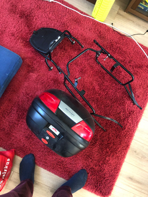 Honda VFR tavarateline ja laatikko