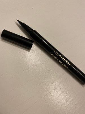 Clarins Ink Liner-nestemäinen silmänrajaus musta