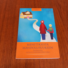 Menetyksistä mahdollisuuksiin : perhehoitoa lasten ja.. - pikkukuva 1