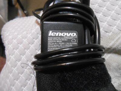 Lenovo kannettavan laturi.