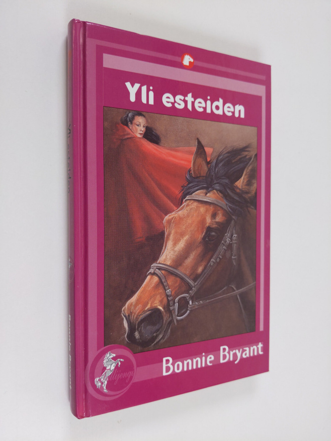 Bonnie Bryant : Yli esteiden