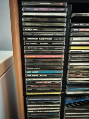 Iron Maiden cd-levyjä 