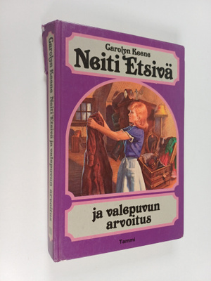 Carolyn Keene : Neiti Etsivä ja valepuvun arvoitus