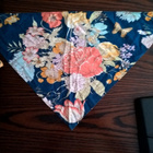 Kolmiomallinen kukkahuivi + mahdollinen bonus - pikkukuva 1