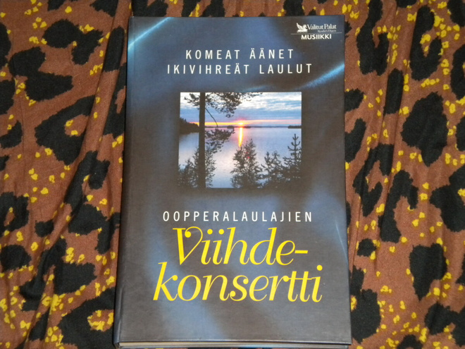4 C-kasetti BOX - Oopperalaulajien Viihdekonsertti 2000 EX+