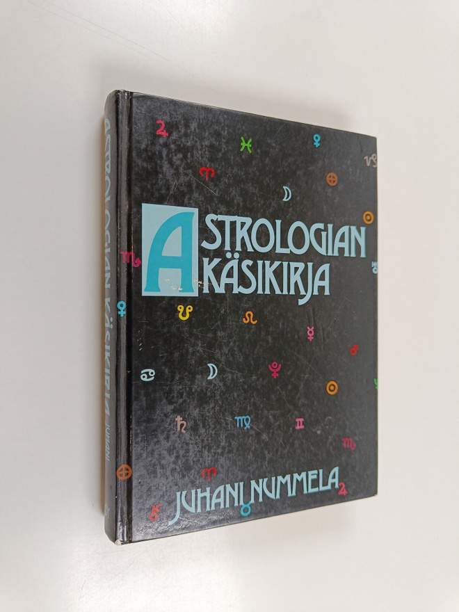 Juhani Nummela : Astrologian käsikirja