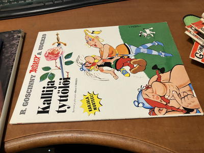 ASTERIX KALLIJA TYTTÖLÖI KARJALA MURTEEL HYVÄ