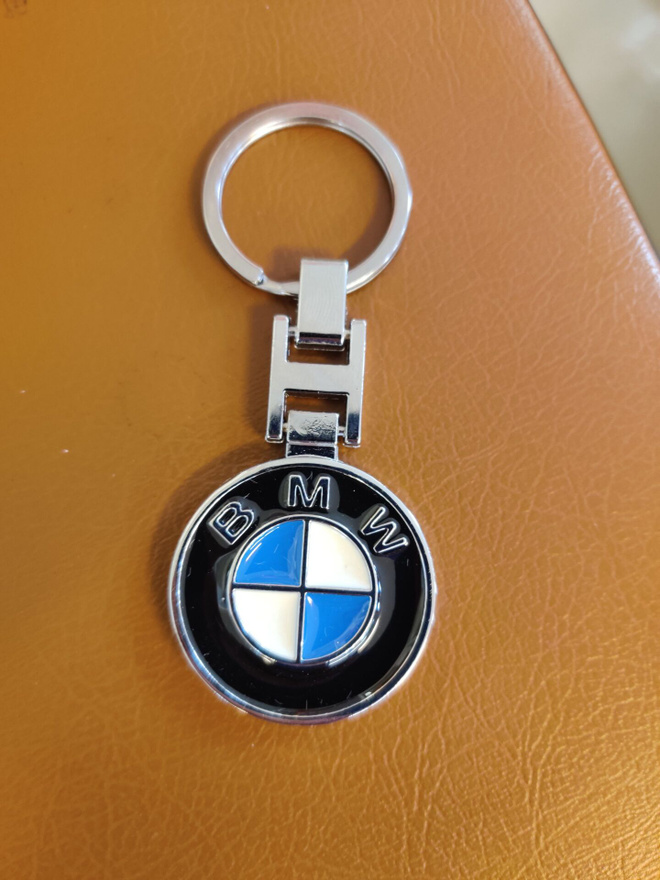Tyylikäs BMW-avaimenperä – Kruunaa autosi avaimet!