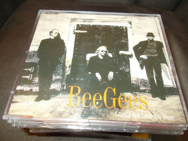 CDM BEE GEES ** I COULD NOT LOVE YOU MORE **