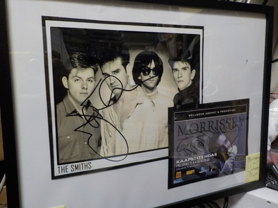 THE SMITHS TAULU KAHDELLA NIMMARILLA