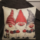 Kolme iloista joulutonttua tyynynpäällinen - pikkukuva 1
