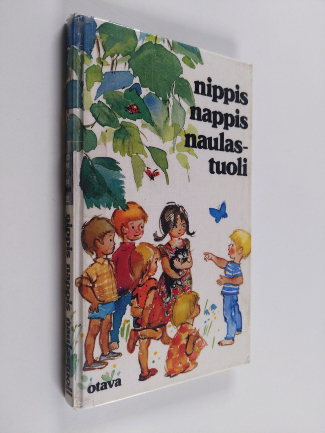 Helvi Karahka : Nippis nappis naulastuoli : vanhoja leikk...