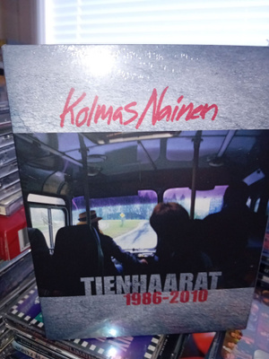 9cd Kolmas Nainen : Tienhaarat 1986-2010 ( UUSI )