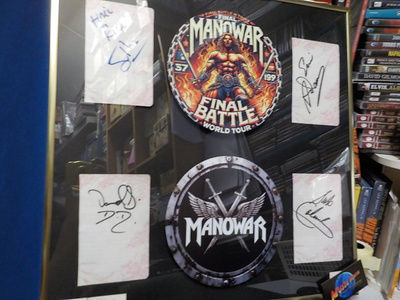 MANOWAR TAULU KOKO BÄNDIN NIMMAREILLA (W)