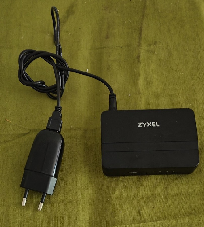 Zyxel kytkin 5 porttia