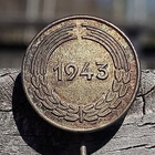 Hopeavärinen Talkoomerkki vuodelta 1943. Halkaisija - 18 mm. - pikkukuva 2