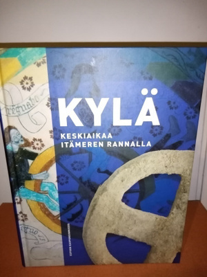KYLÄ - KESKIAIKAA ITÄMEREN RANNALLA ( SIS POSTIKULU