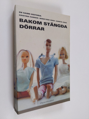 Kristina Hansen : Bakom stängda dörrar