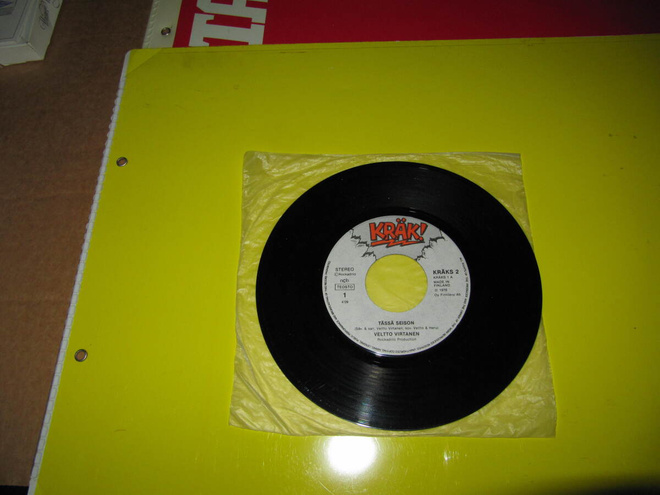 Veltto Virtanen 7" Tässä Seison/Voipas v.1978