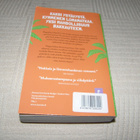 Emily Henry Lomalla kaikki on toisin -nid - pikkukuva 2