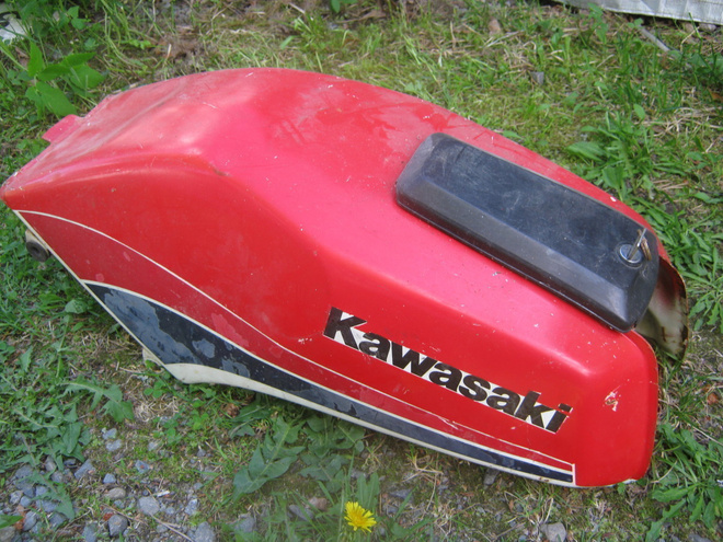 Kawasaki AR125 bensatankki