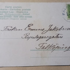 Leidi kiinnittämässä onnitteluihin köynnöskranssia, p. 1907 - pikkukuva 2