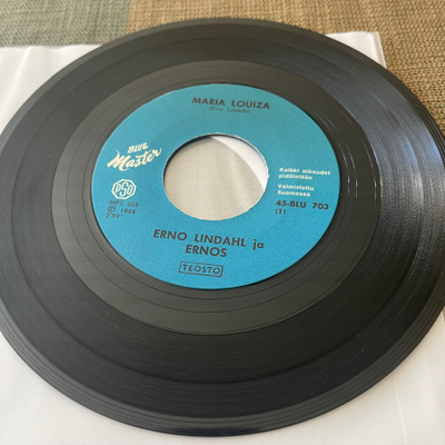 ERNO LINDAHL & ERNOS: Maria Louiza * Sä tuhlaat… *FIN 1968