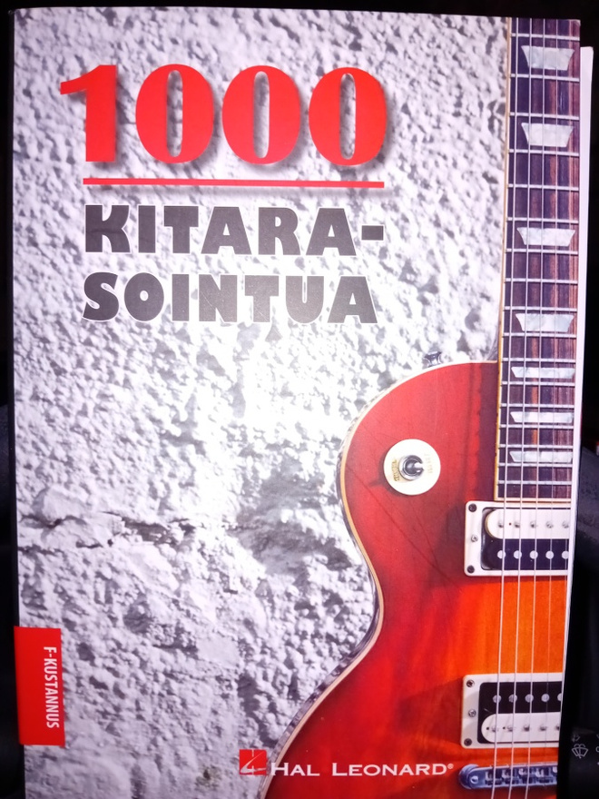 Hal Leonard 1000 kitarasointua ( SIS POSTIKULU  )